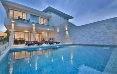 Luxury 3-Bed Sea View Contemporary Duplex Villa, Tong Son Bay