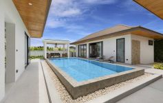 Immaculate Single-Level 3-Bed Garden Villa, by Choeng Mon Beach