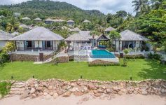 Luxury 4-Bed Beachfront Resort Villa, Choeng Mon