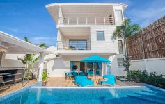 Immaculate 4-Bed Garden View Estate Villa by Ban Tai Beach