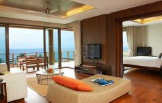3-Bed Sea View Freehold Condo - 4-Star Beachfront Resort, Laem Set