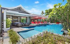 Luxury Beachside Villa, 5 double bedroom Suites - South Coast